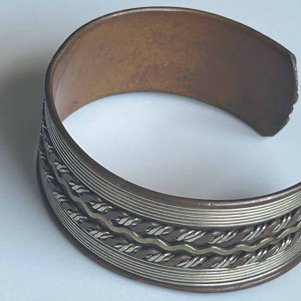Vintage Handcrafted Twisted Copper and Gold Tone Cuff Bracelet Boho jewelry - Picture 4 of 10
